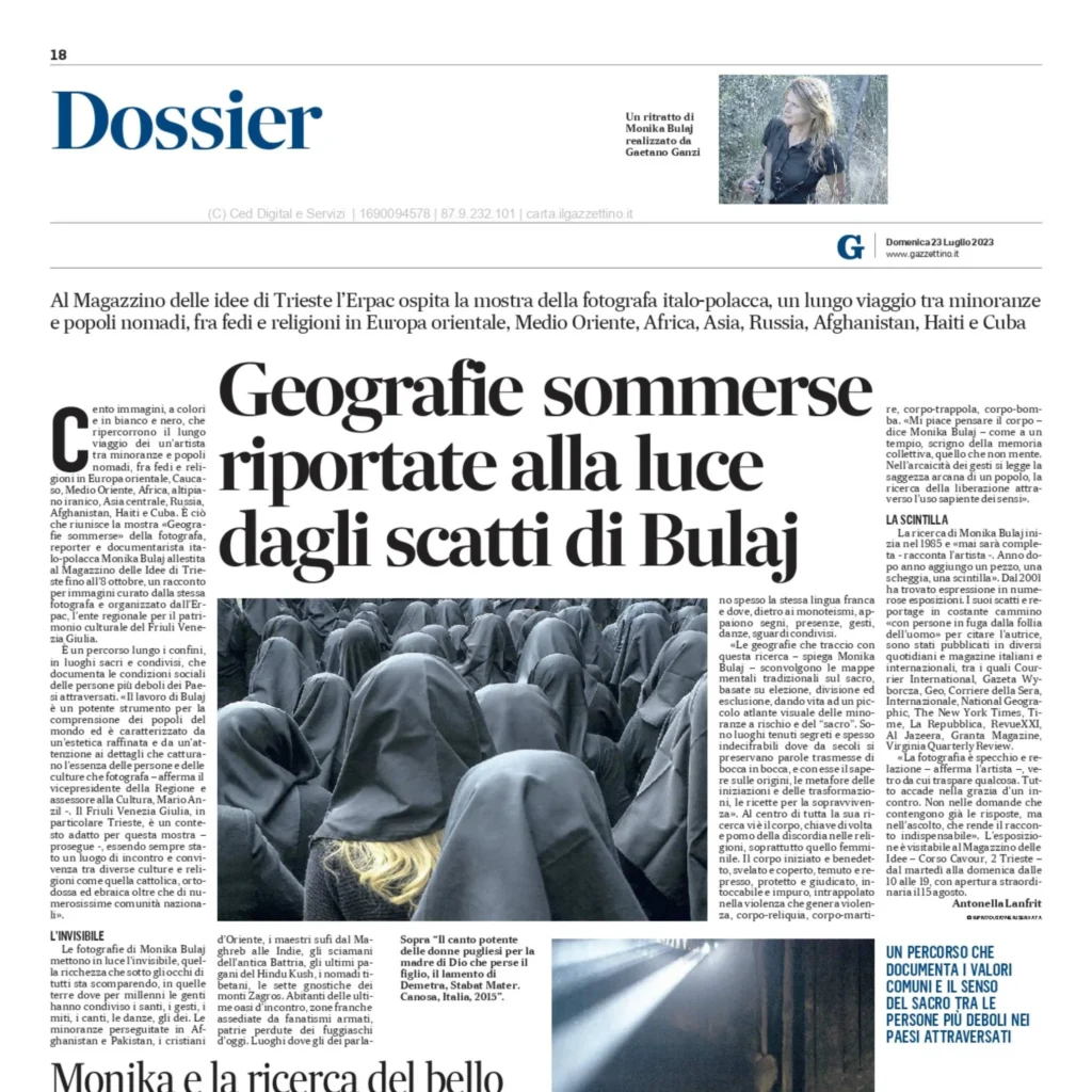 Geografie sommerse: l'articolo de Il Gazzettino dedicato alla mostra di Monika Bulaj al Magazzino delle idee di Trieste